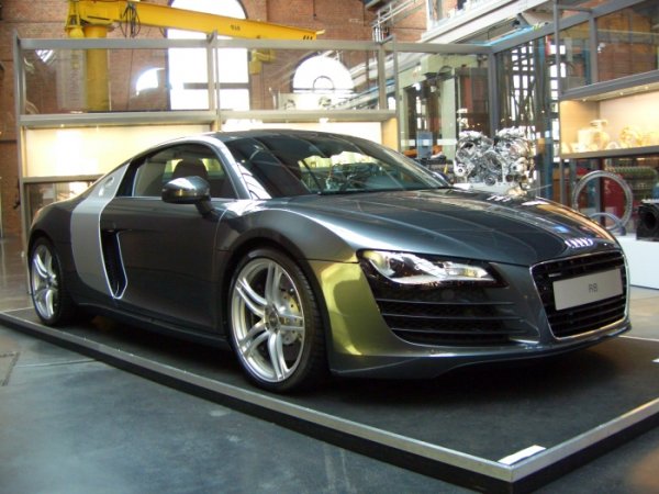 Колекцията на политиката се попълва и от този популярен спортен автомобил. Най-вероятно моделът, собственост на Кадиров, има пълен набор от допълнителни опции. Въпреки това, повечето хора могат само да предполагат и спекулират по това твърдение.